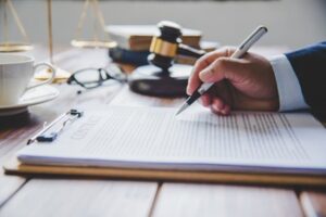 judge-signing-documents_11304-1535