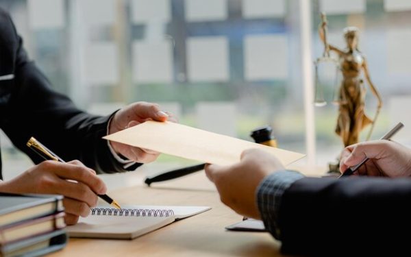 رسیدگی به درخواست خسارت تاخیر تادیه در داوری