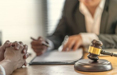 نقش وکیل در رسیدگی های داوری